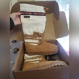 NEVER WORN! New in box Steger Mukluks